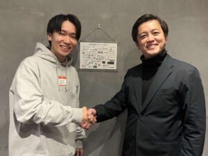 andmedia鳥さんと握手